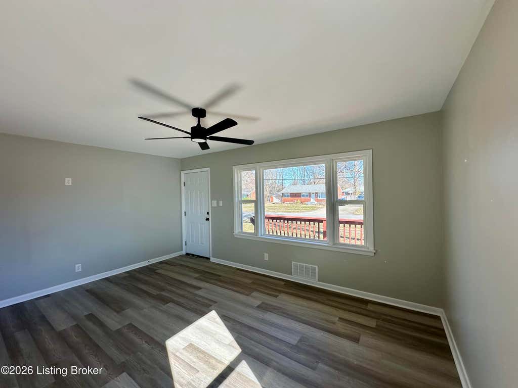 Photo of 1920 Dixie Garden Dr, Louisville, KY 40272 (MLS # 1720552)
