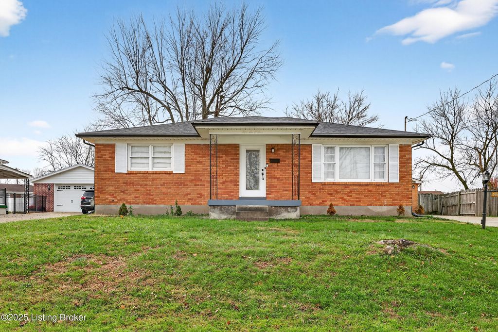 Photo of 5604 Maco Ln, Louisville, KY 40219 (MLS # 1704272)