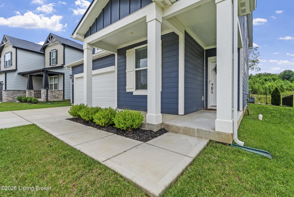 Photo of 4629 Golden Eagle Dr, Louisville, KY 40245 (MLS # 1728405)