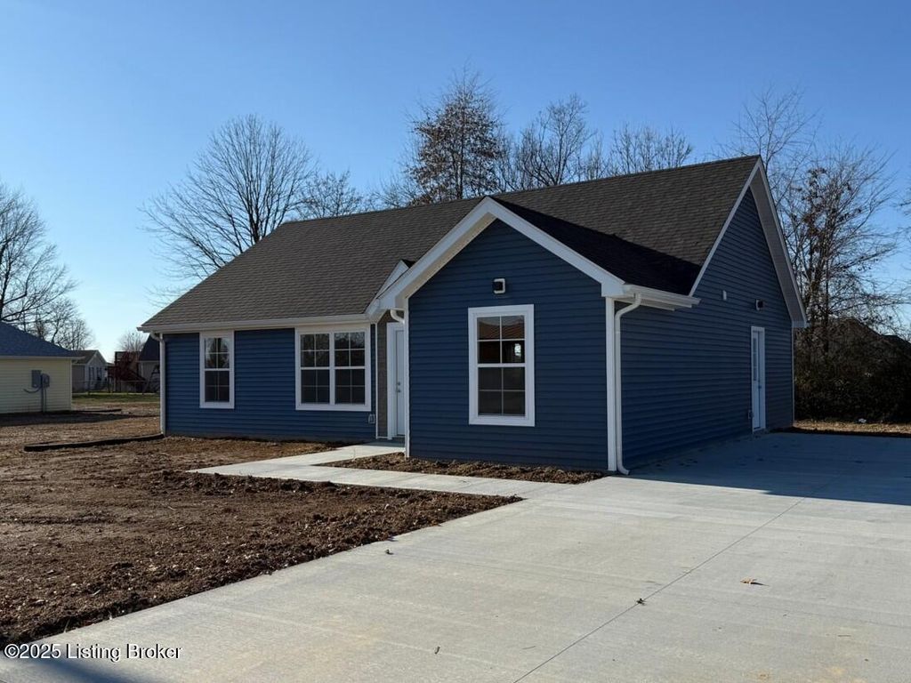 Photo of 1608 Parkview Dr, Leitchfield, KY 42754 (MLS # 1705027)