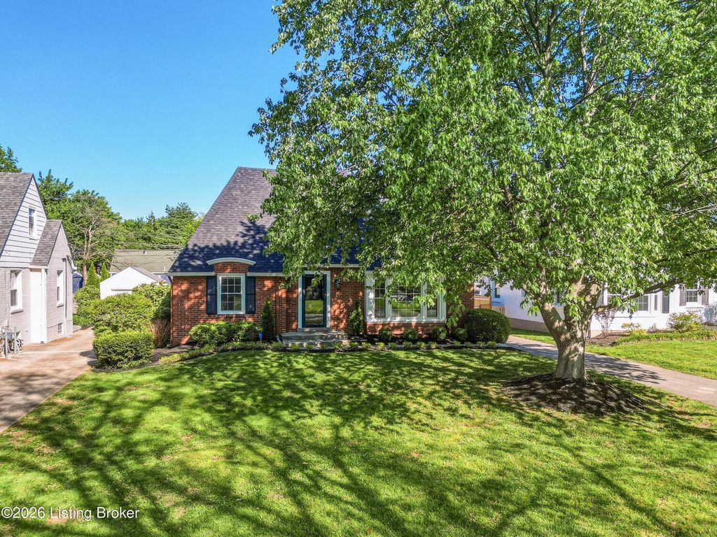 Photo of 203 Don Allen Rd, Louisville, KY 40207 (MLS # 1715674)