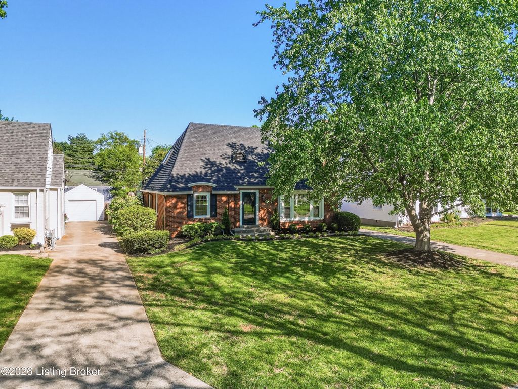 Photo of 203 Don Allen Rd, Louisville, KY 40207 (MLS # 1715674)