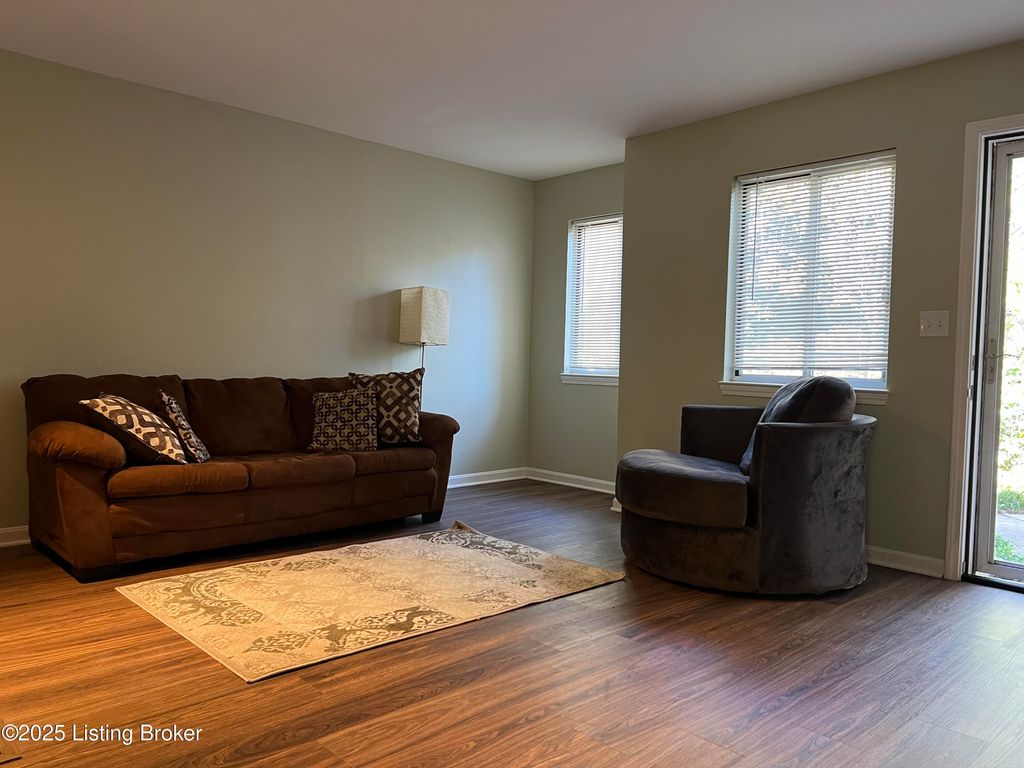 Photo of 39 Lake Ave, Louisville, KY 40206 (MLS # 1700522)