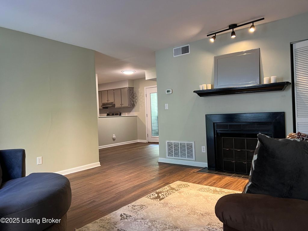 Photo of 39 Lake Ave, Louisville, KY 40206 (MLS # 1700522)