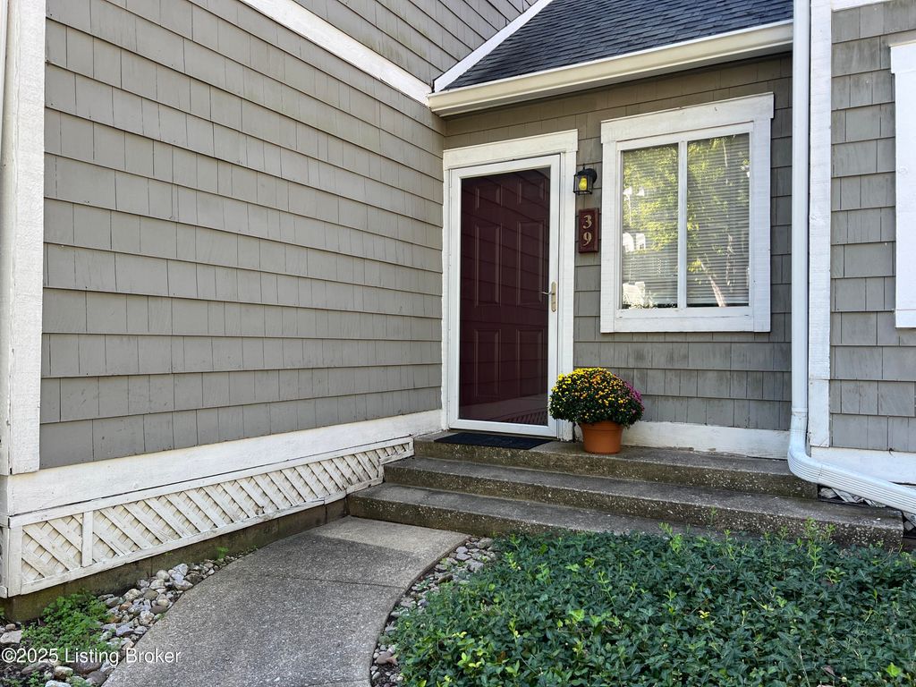 Photo of 39 Lake Ave, Louisville, KY 40206 (MLS # 1700522)