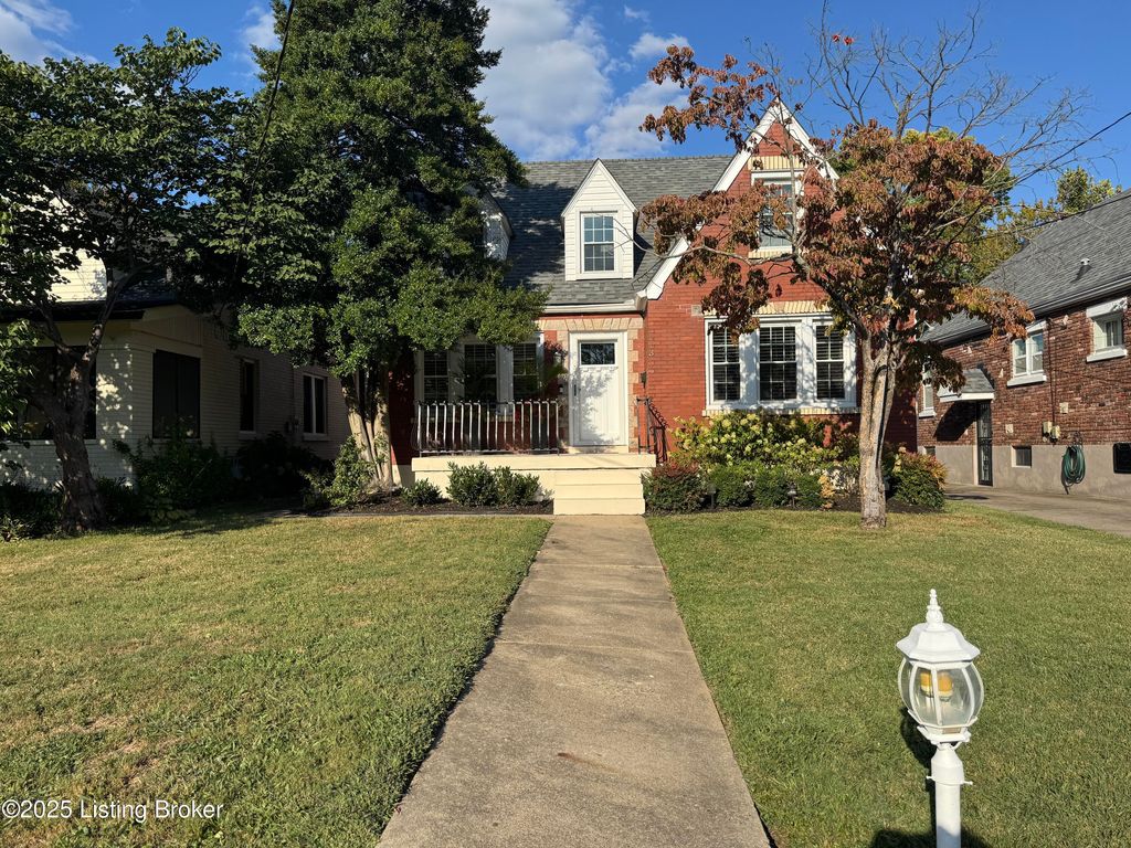 Photo of 113 Oxford Pl, Louisville, KY 40207 (MLS # 1706212)