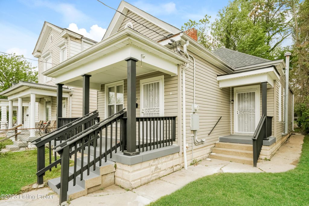 Photo of 1827 Osage Ave, Louisville, KY 40210 (MLS # 1708285)