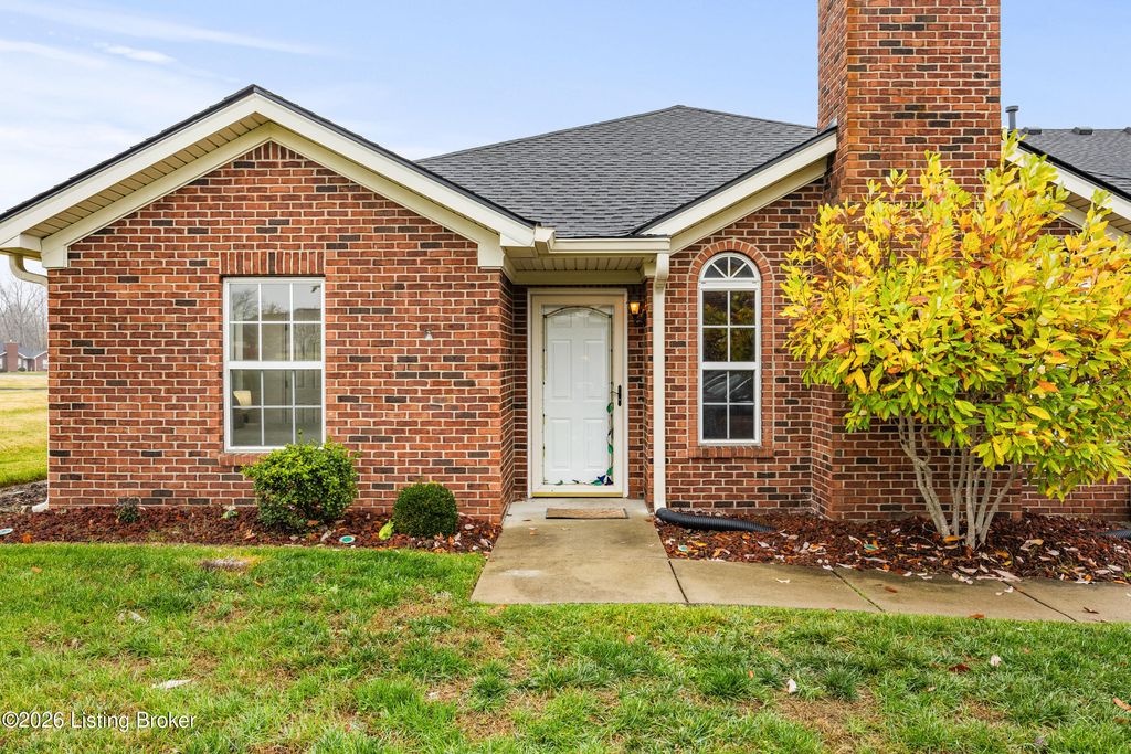 Photo of 11403 Ridge Lake Dr, Louisville, KY 40272 (MLS # 1708765)