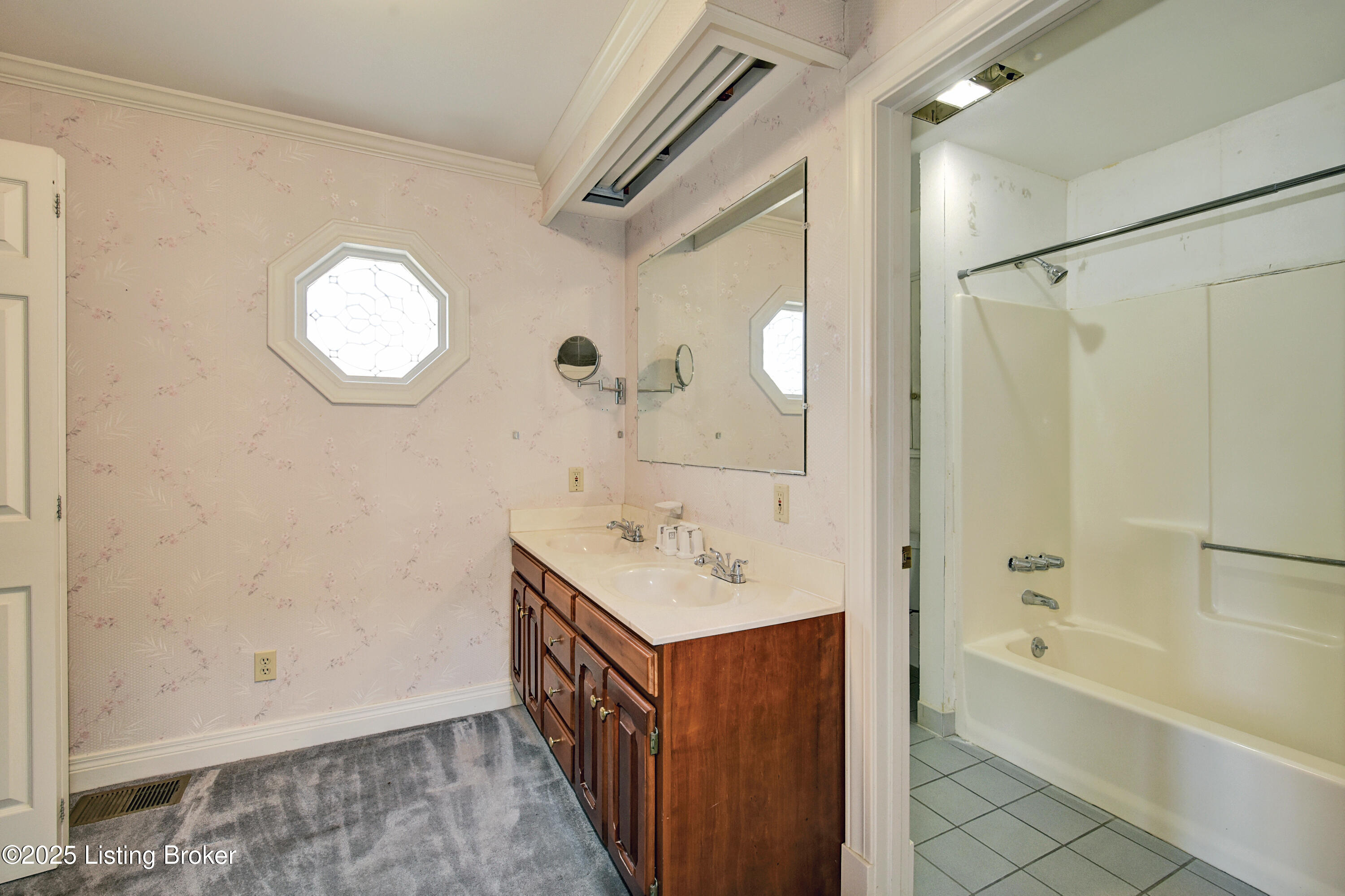 9612 Watterson Trail, Louisville, Pennsylvania image 10
