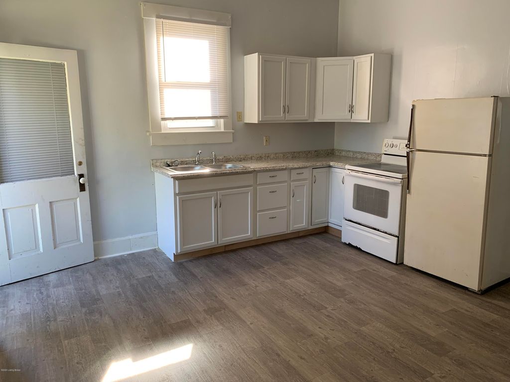 Photo of 2121 Culbertson Ave #D, New Albany, IN 47150 (MLS # 1706723)