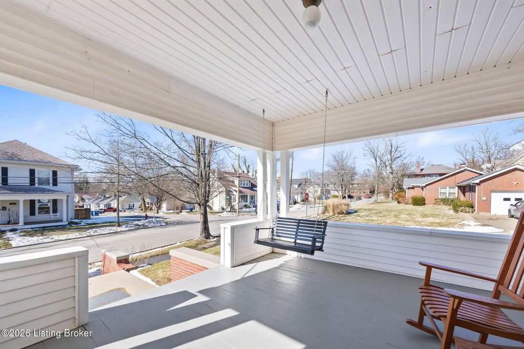 Photo of 601 Brown Ave, Shelbyville, KY 40065 (MLS # 1711372)