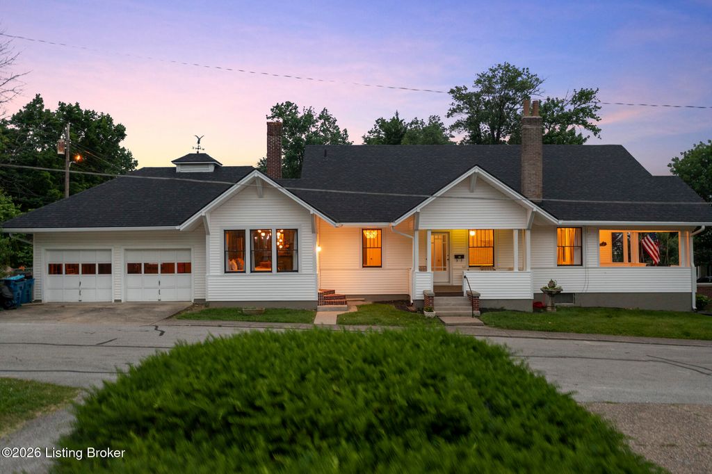 Photo of 601 Brown Ave, Shelbyville, KY 40065 (MLS # 1711372)