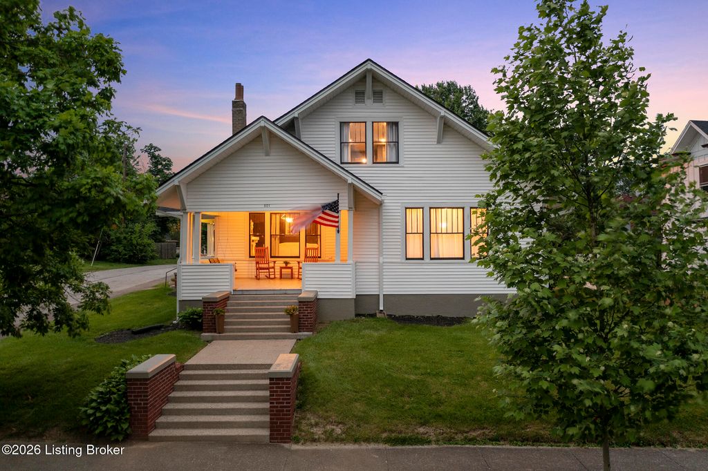 Photo of 601 Brown Ave, Shelbyville, KY 40065 (MLS # 1711372)