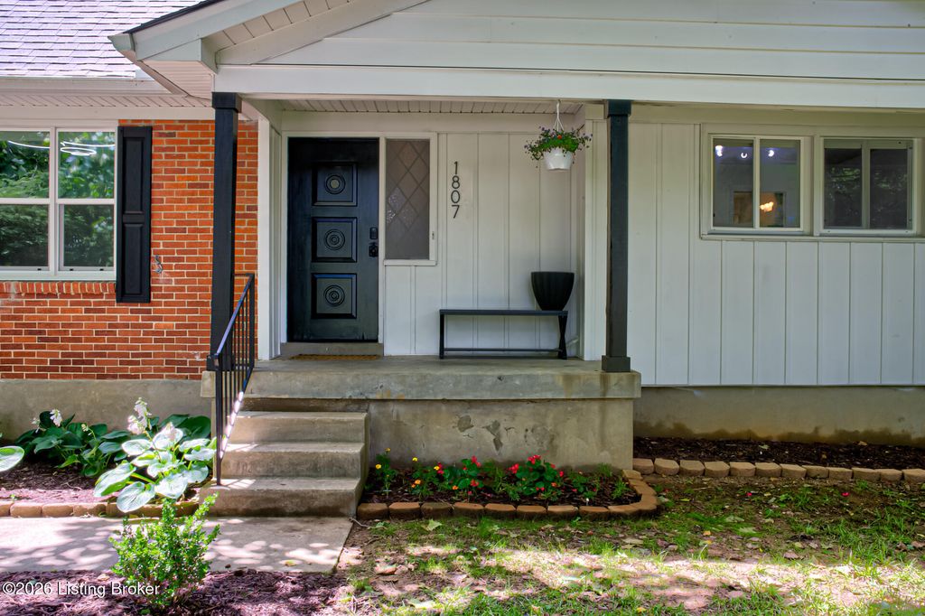 Photo of 1807 Myddleton Dr, Louisville, KY 40243 (MLS # 1718948)
