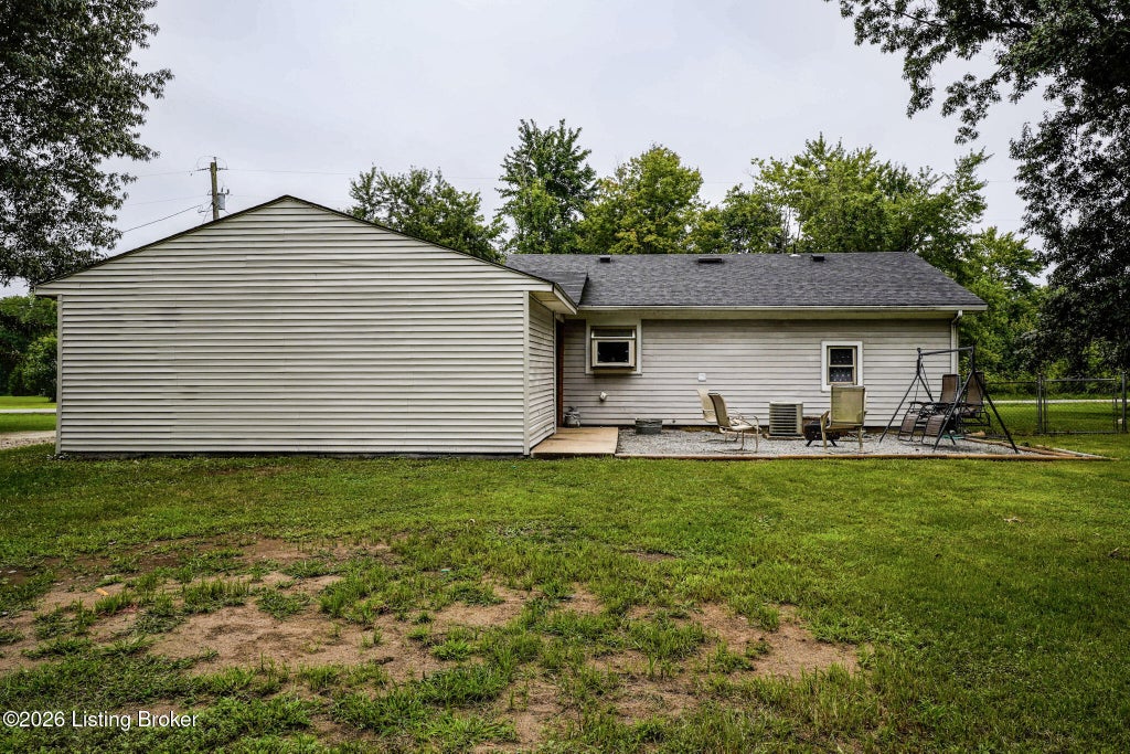 Photo of 978 Raymond Rd, Shepherdsville, KY 40165 (MLS # 1724488)