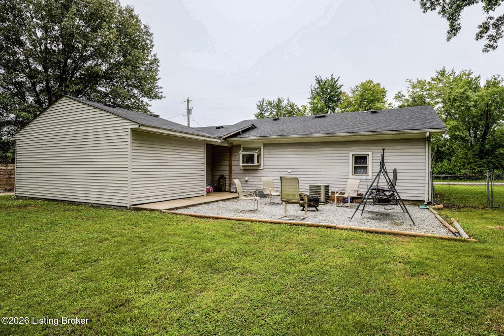 Photo of 978 Raymond Rd, Shepherdsville, KY 40165 (MLS # 1724488)