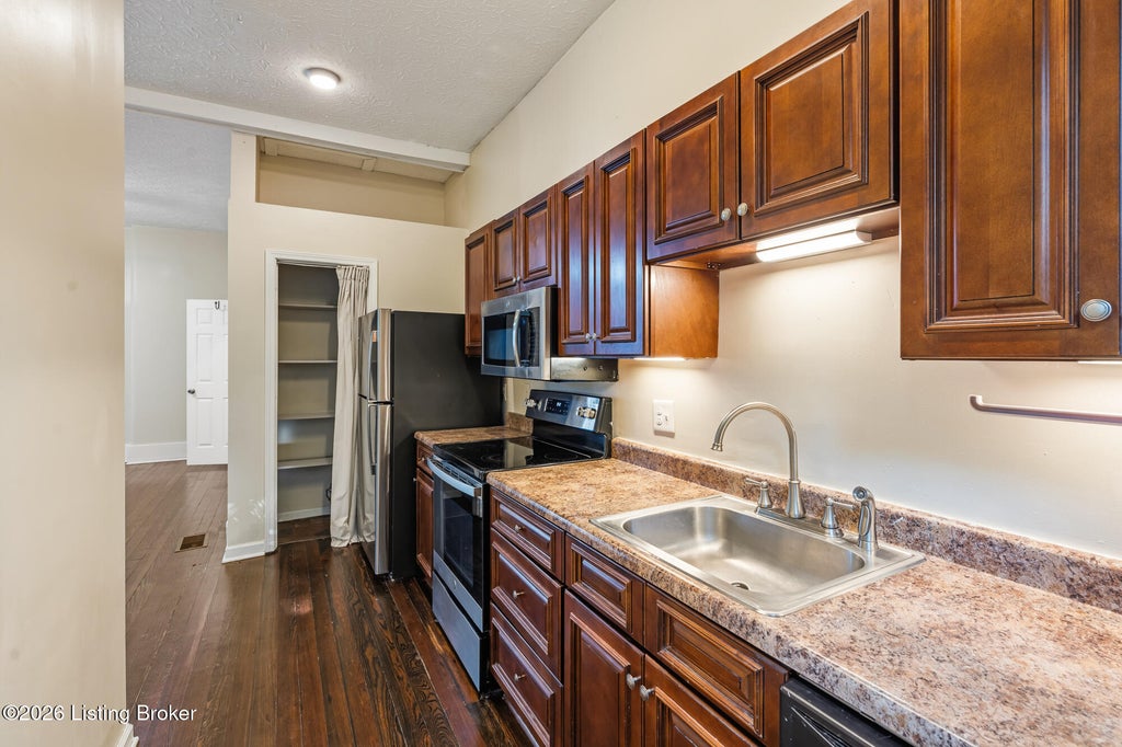 Photo of 813 Swan St, Louisville, KY 40204 (MLS # 1729332)