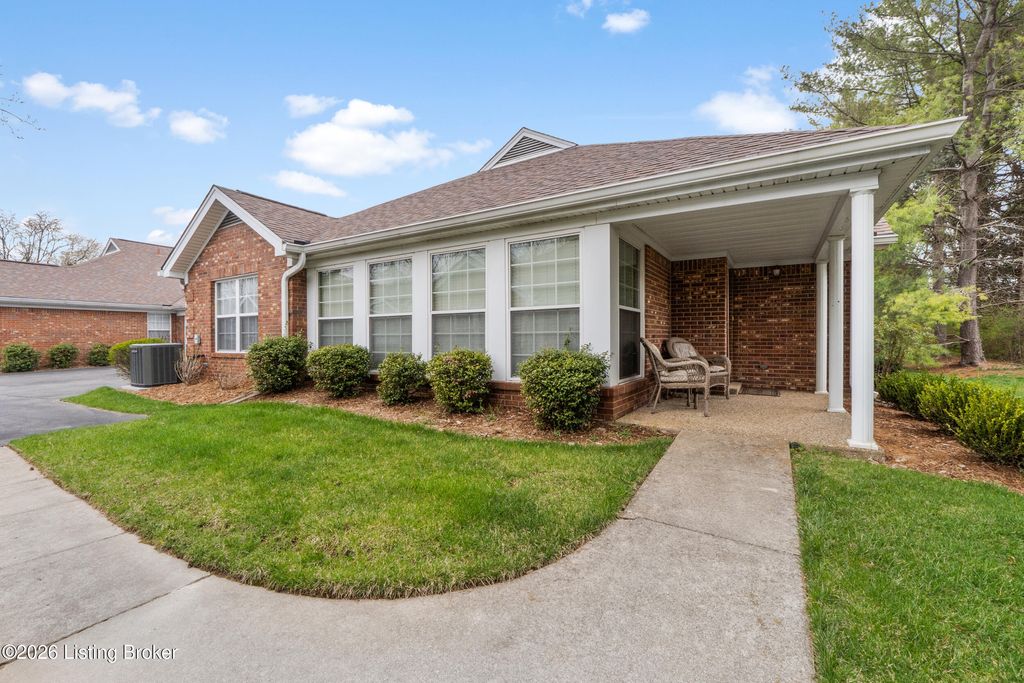 Photo of 10546 Eagle Pines Ln, Louisville, KY 40223 (MLS # 1711954)