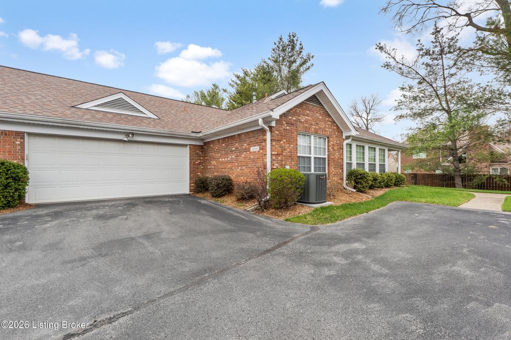 Photo of 10546 Eagle Pines Ln, Louisville, KY 40223 (MLS # 1711954)
