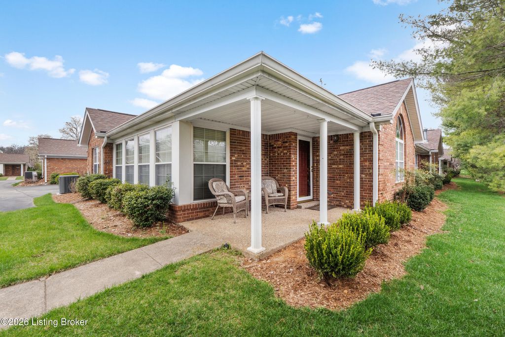 Photo of 10546 Eagle Pines Ln, Louisville, KY 40223 (MLS # 1711954)