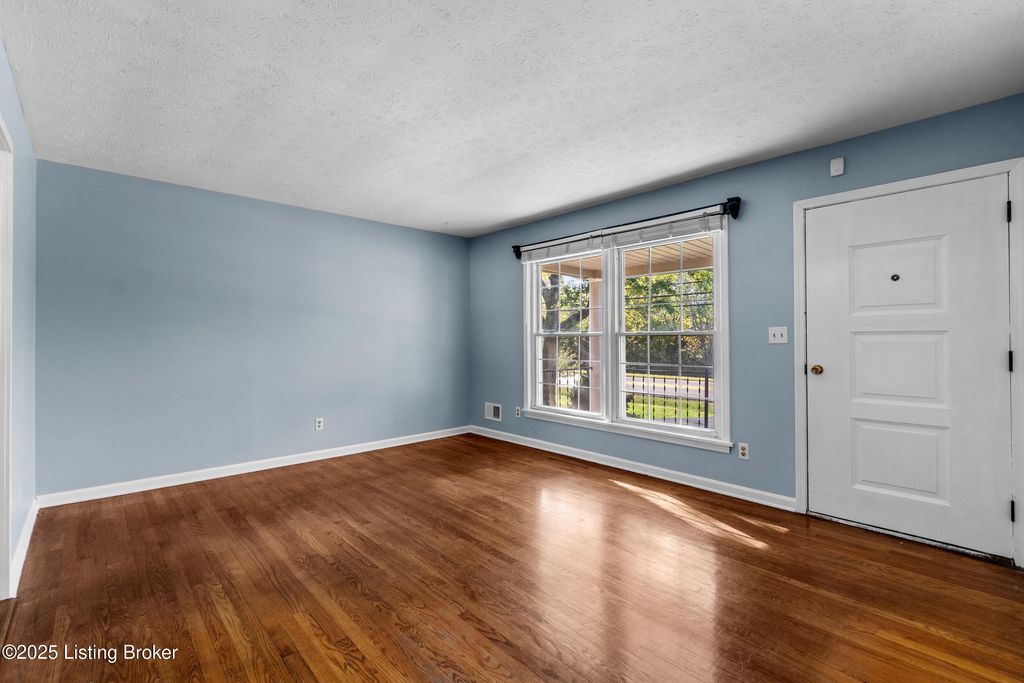 Photo of 3315 E Blue Lick Rd, Shepherdsville, KY 40165 (MLS # 1701609)