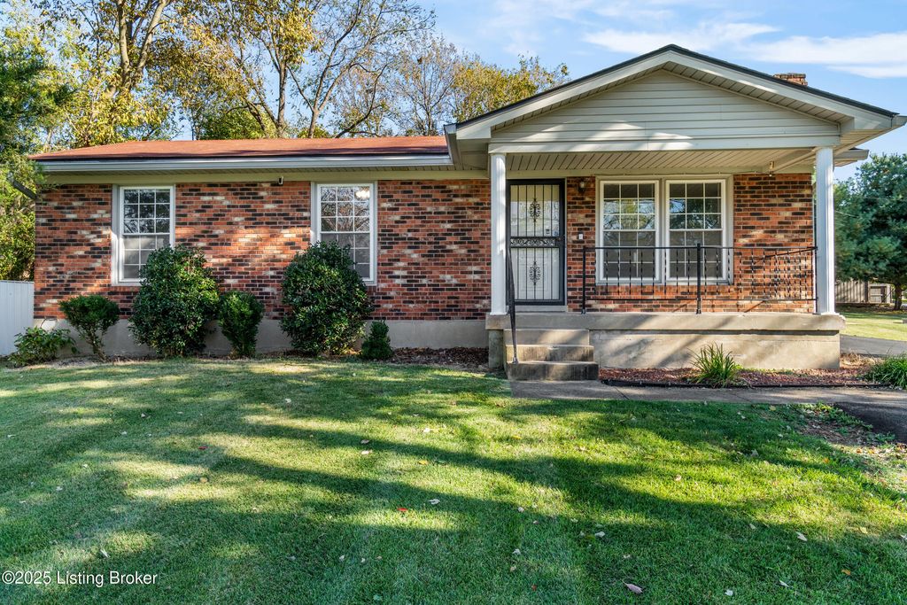 Photo of 3315 E Blue Lick Rd, Shepherdsville, KY 40165 (MLS # 1701609)
