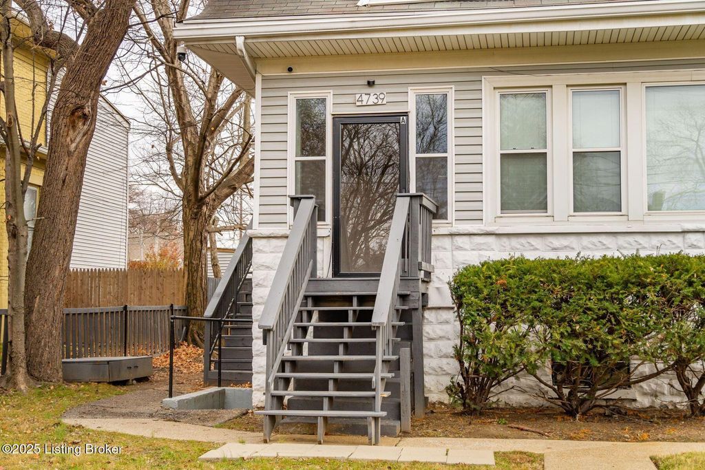 Photo of 4739 S 3rd St, Louisville, KY 40214 (MLS # 1705459)