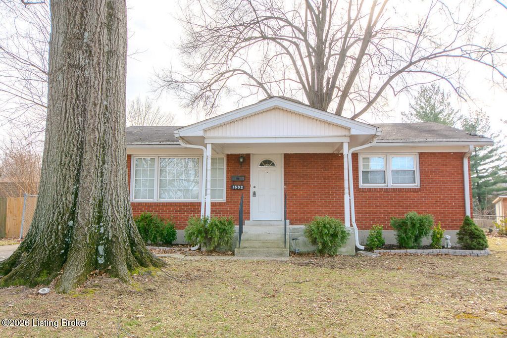 Photo of 1502 Hobart Ct, Louisville, KY 40216 (MLS # 1706711)