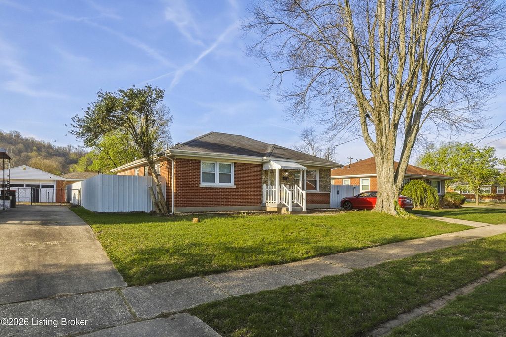 Photo of 1622 Linda Way, Louisville, KY 40216 (MLS # 1716457)