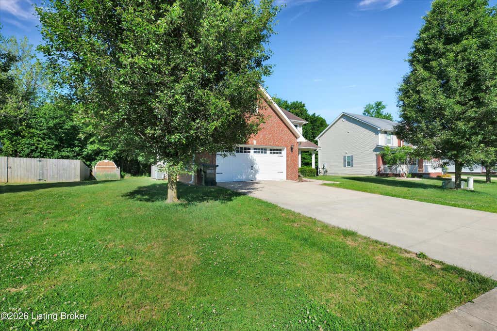 Photo of 132 W Mandarin Ct, Elizabethtown, KY 42701 (MLS # 1722431)