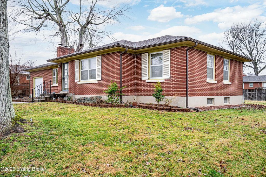 Photo of 9822 Holiday Dr, Louisville, KY 40272 (MLS # 1707262)