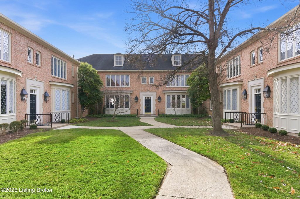 Photo of 3812 Washington Square #APT 2, Louisville, KY 40207 (MLS # 1707249)