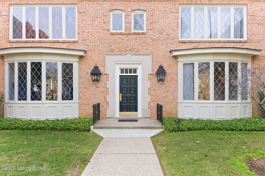 Photo of 3812 Washington Square #APT 2, Louisville, KY 40207 (MLS # 1707249)