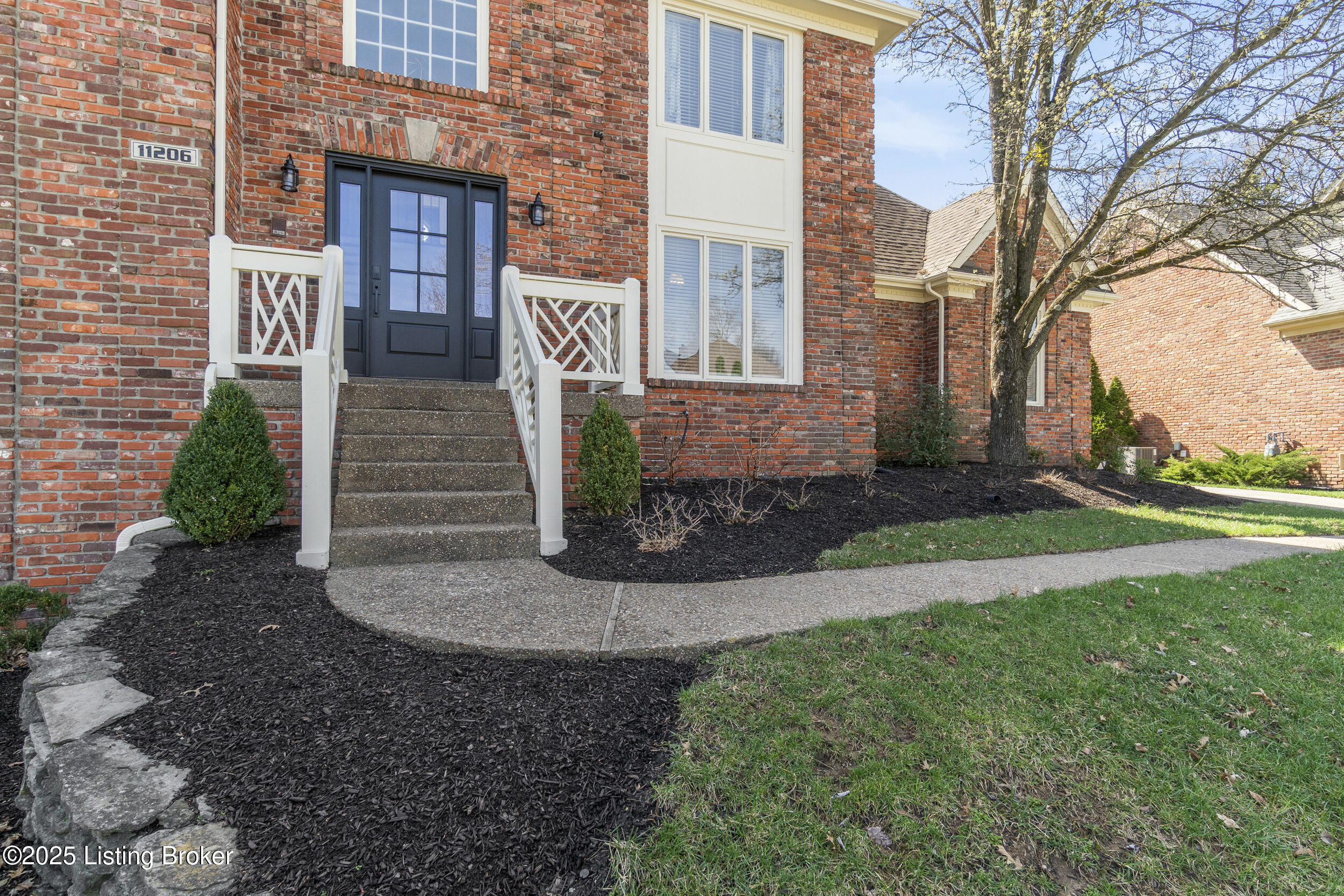 11206 Oakhurst Rd, Louisville, Kentucky image 3