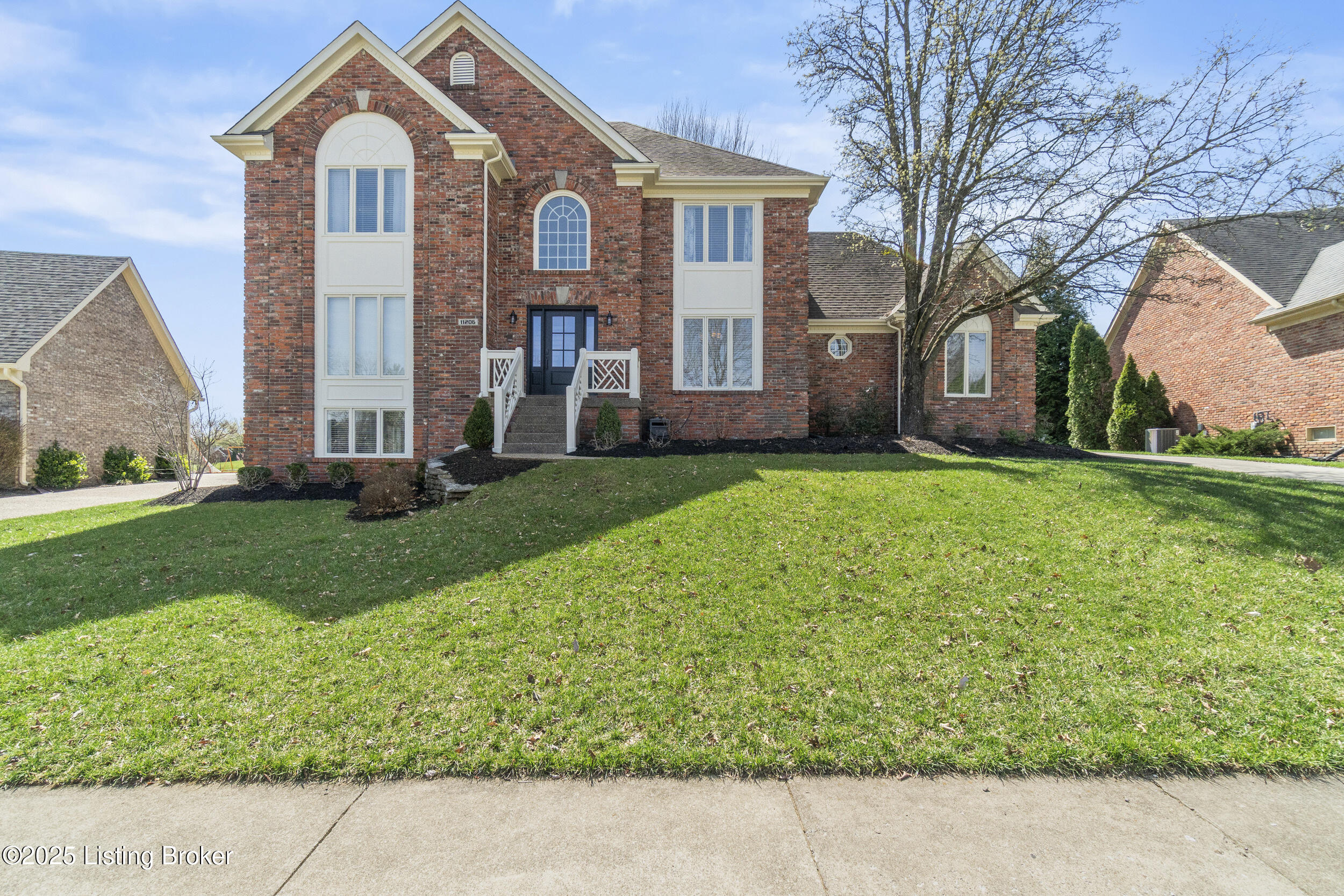 11206 Oakhurst Rd, Louisville, Kentucky image 2