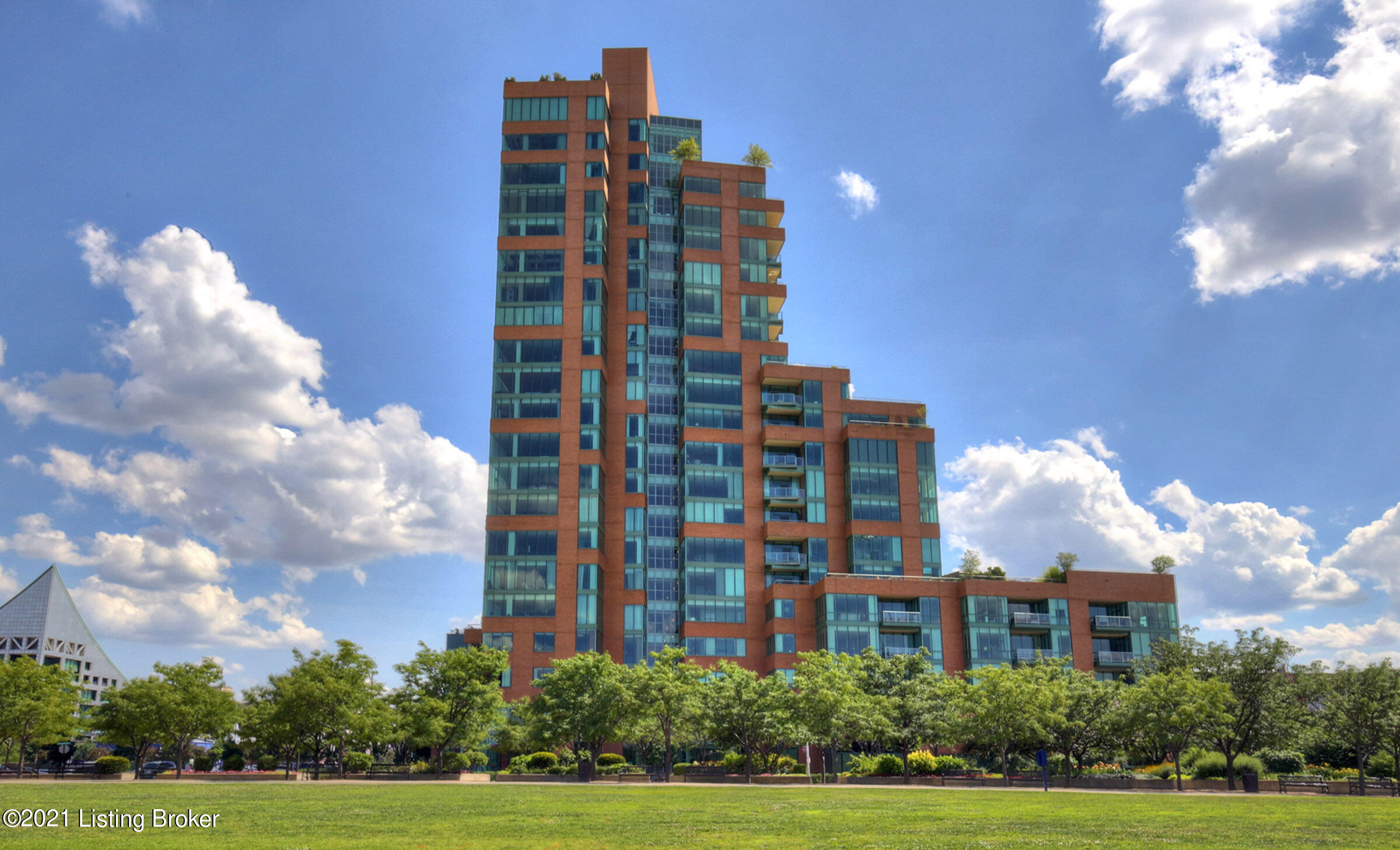 222 E Witherspoon St #703, Louisville, Kentucky image 2