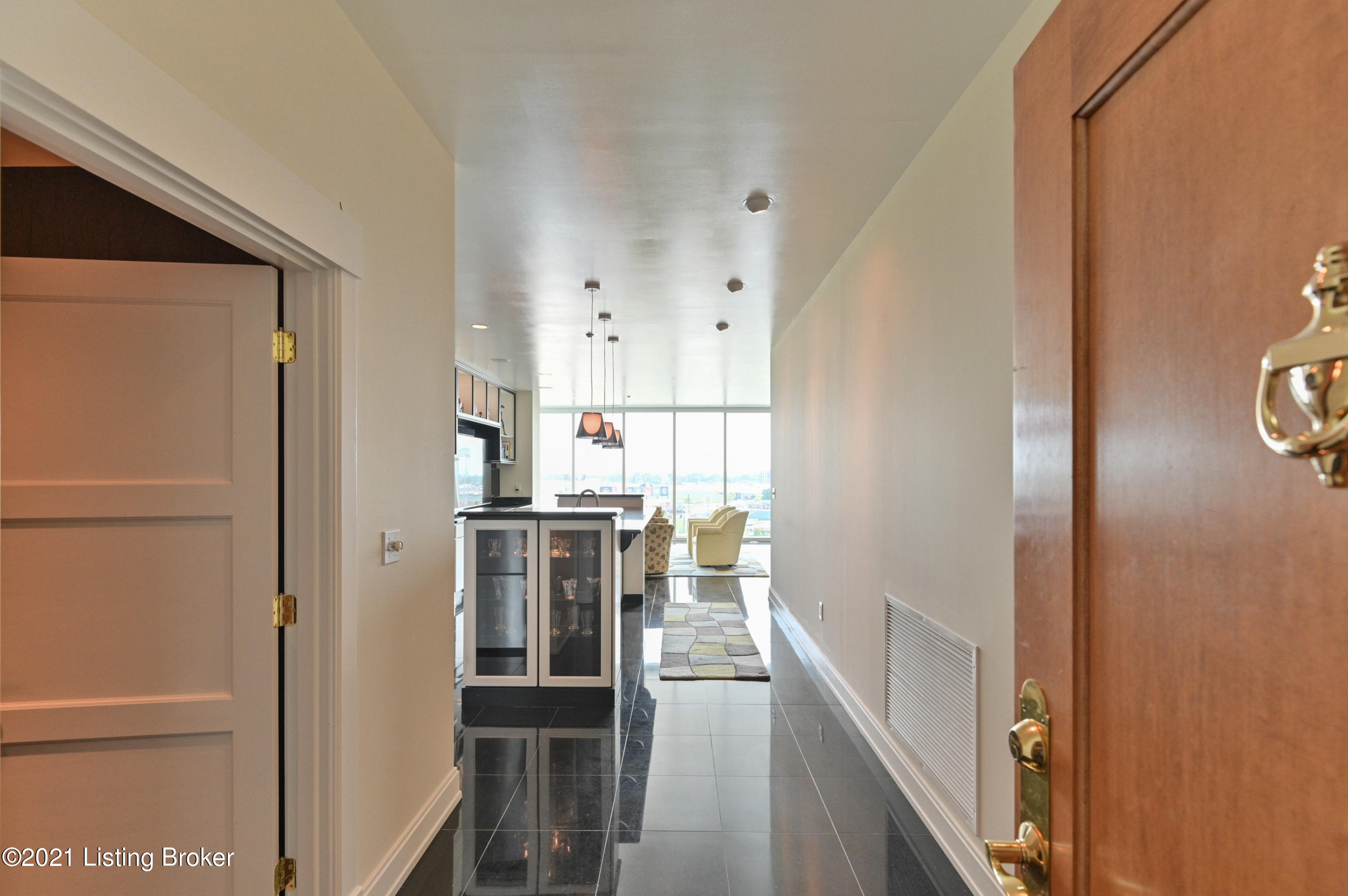 222 E Witherspoon St #703, Louisville, Kentucky image 3