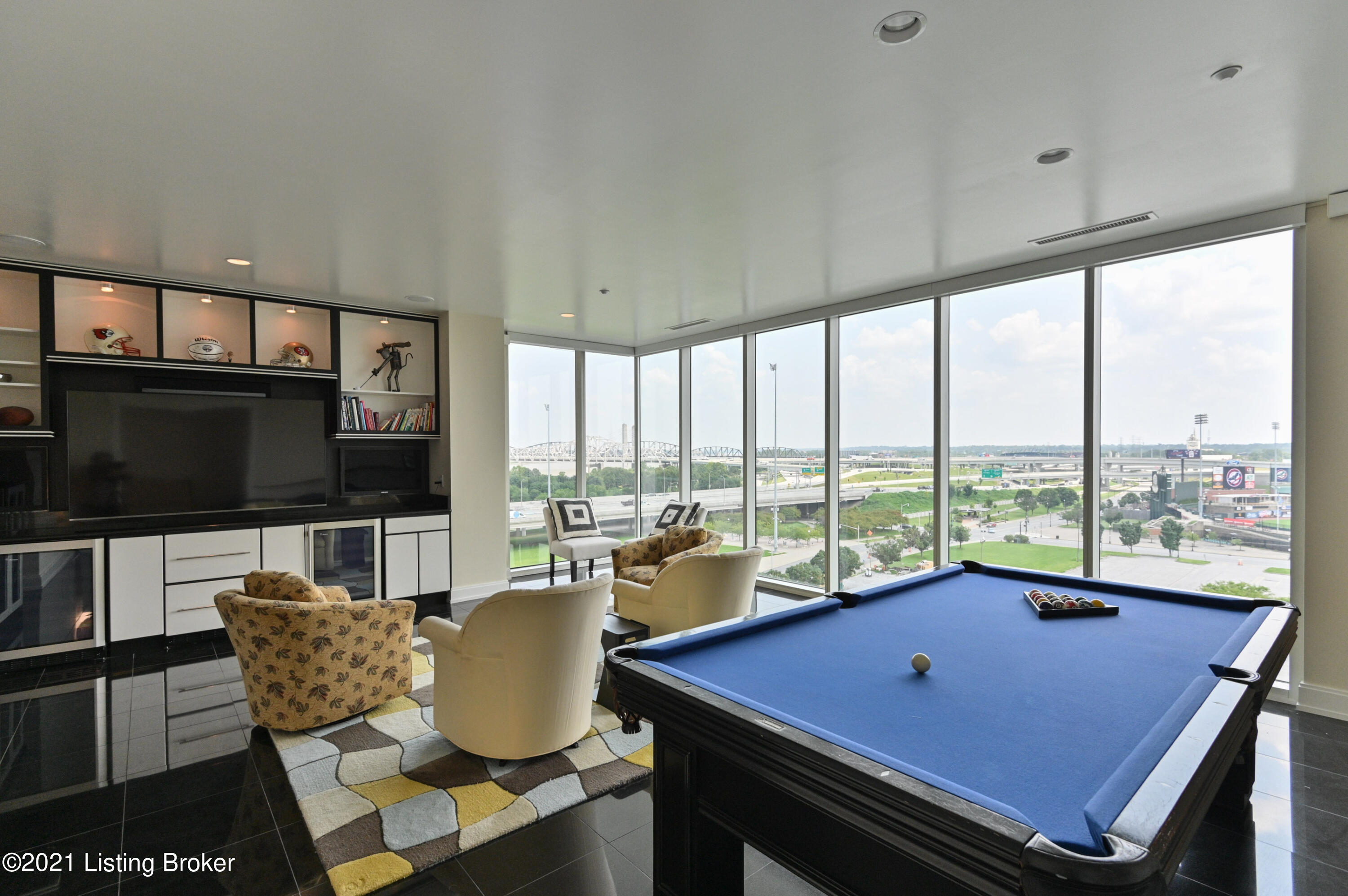 222 E Witherspoon St #703, Louisville, Kentucky image 1