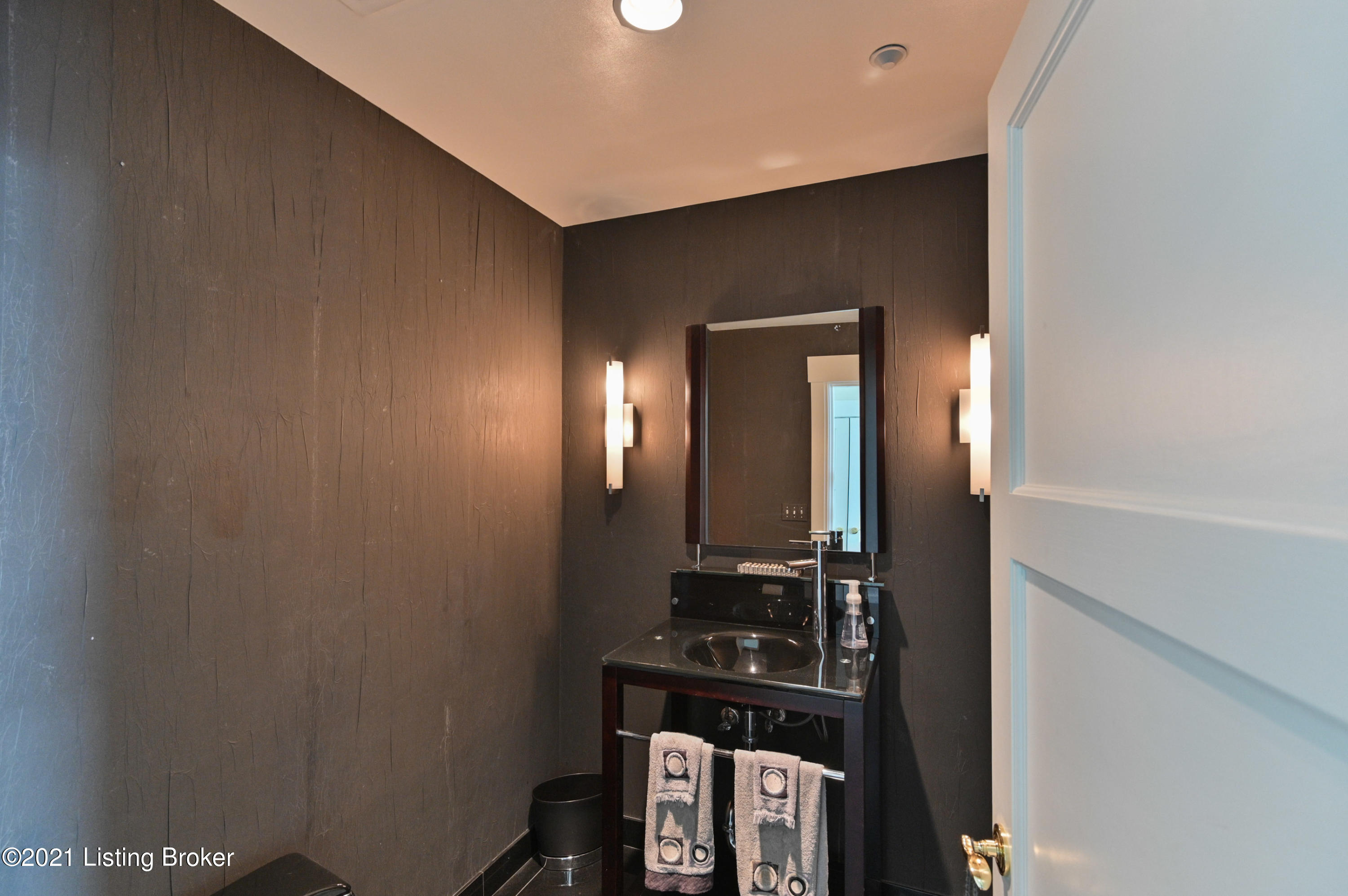 222 E Witherspoon St #703, Louisville, Kentucky image 4
