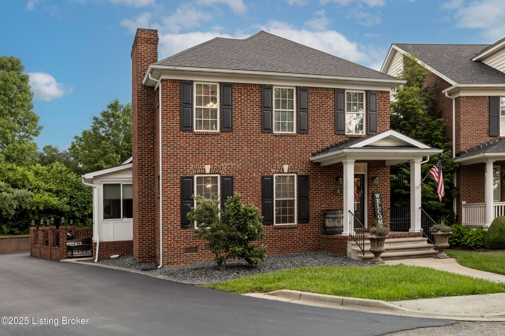 Photo of 895 Woodlawn Rd #3, Bardstown, KY 40004 (MLS # 1717419)