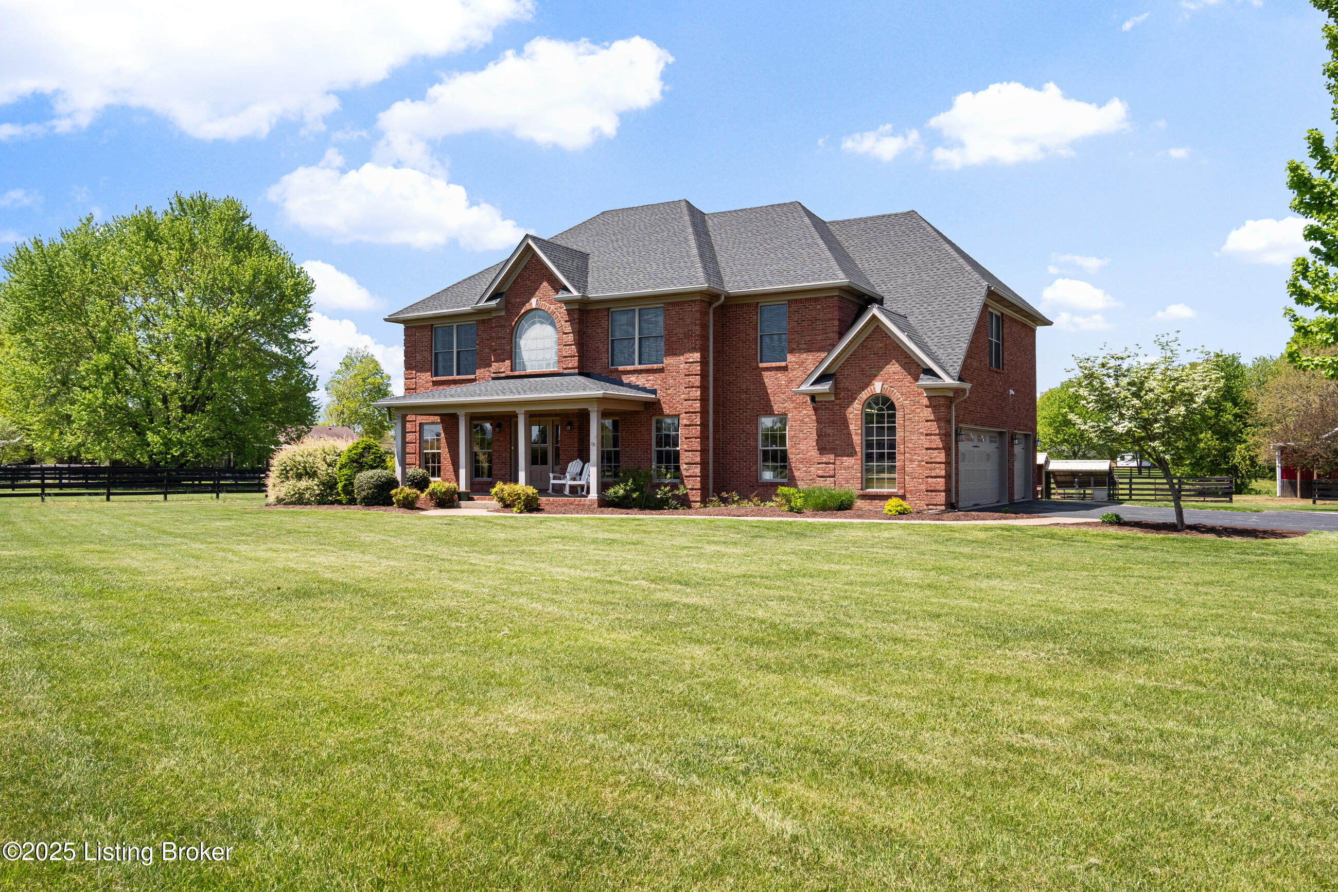 2300 Old Field Dr, La Grange, Pennsylvania image 2