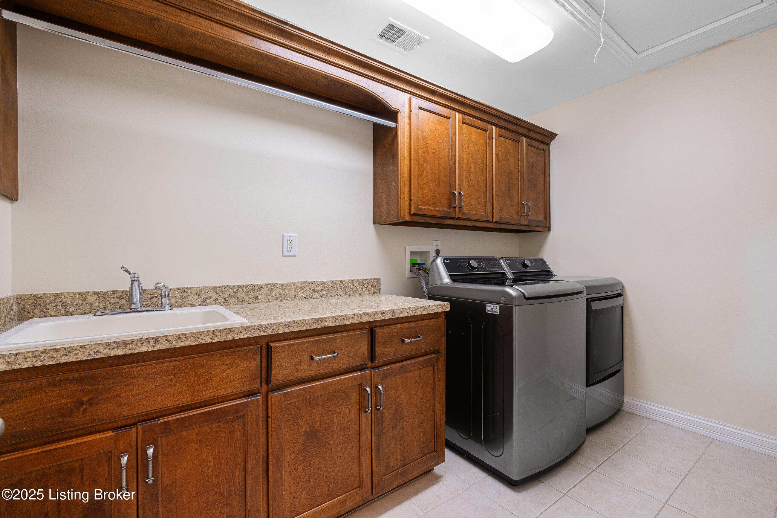 2300 Old Field Dr, La Grange, Pennsylvania image 34