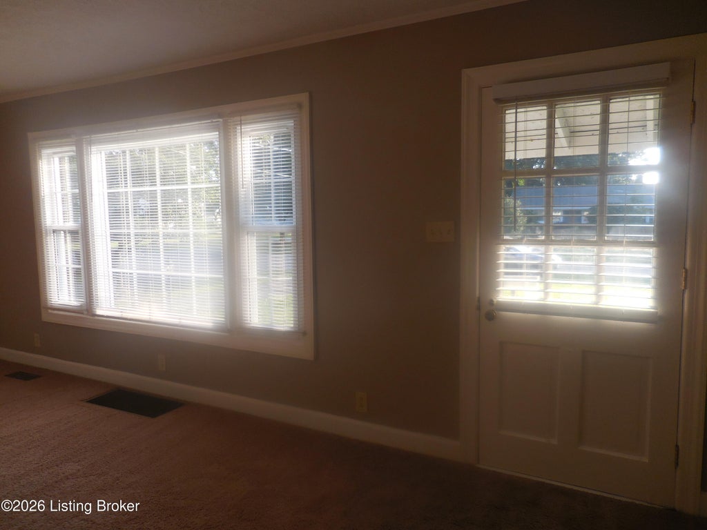 Photo of 514 N 5th Ave, La Grange, KY 40031 (MLS # 1727108)