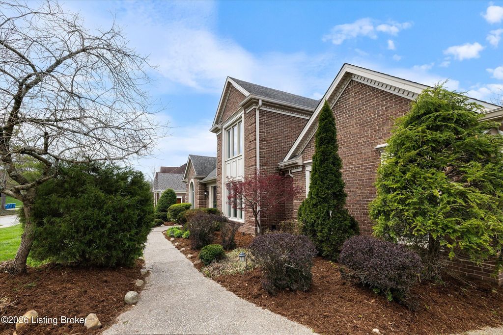 Photo of 903 Lake Forest Pkwy, Louisville, KY 40245 (MLS # 1713013)