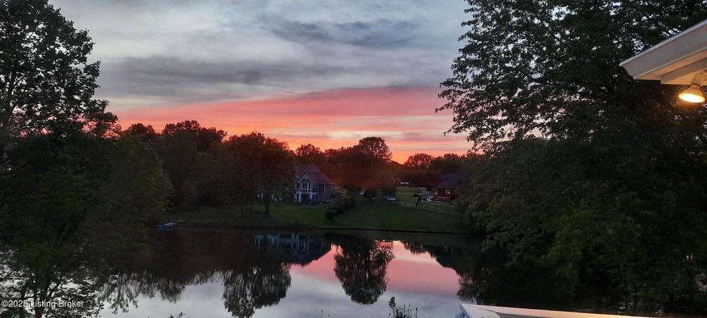 Photo of 3205 Lake Pointe Ct, Crestwood, KY 40014 (MLS # 1703237)