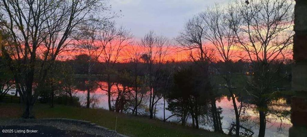 Photo of 3205 Lake Pointe Ct, Crestwood, KY 40014 (MLS # 1703237)