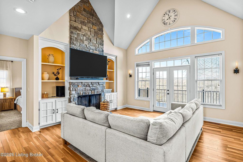 Photo of 457 Grand Ave, Shepherdsville, KY 40165 (MLS # 1707619)