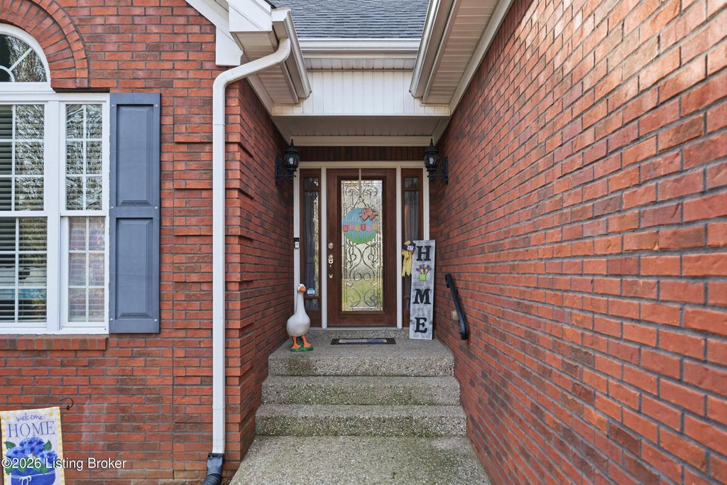 Photo of 6505 Keeling Park Dr, Louisville, KY 40291 (MLS # 1712670)