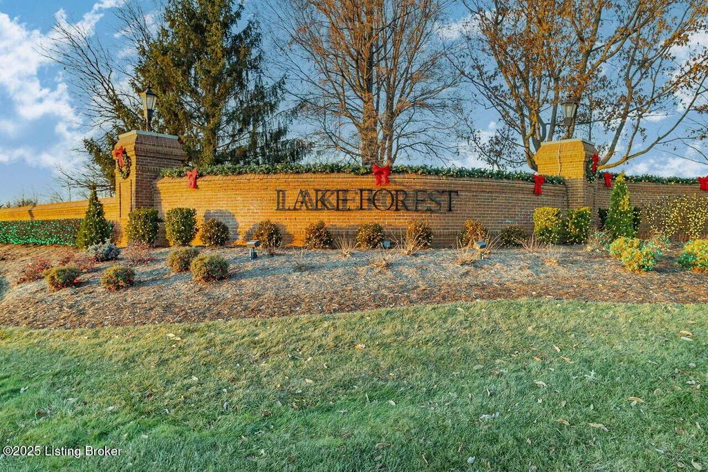 Photo of 604 Lake Forest Pkwy, Louisville, KY 40245 (MLS # 1705728)