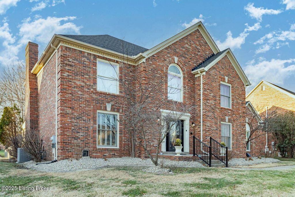 Photo of 604 Lake Forest Pkwy, Louisville, KY 40245 (MLS # 1705728)